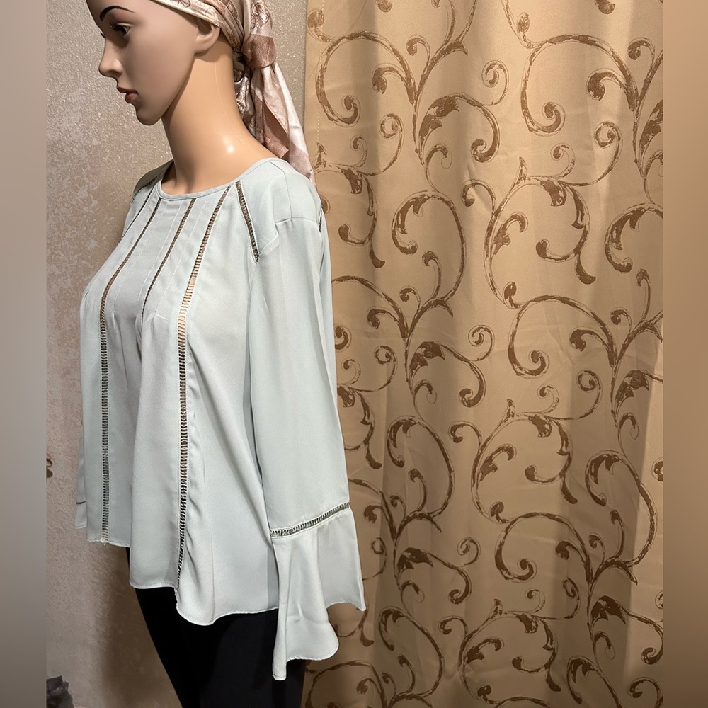 Gianni Bini, Women’s Eyelet Blouse, Bell Long Sleeve, US Size S